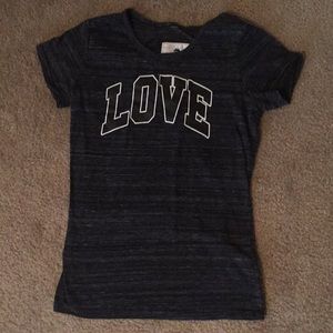 Dark gray short sleeve t-shirt.